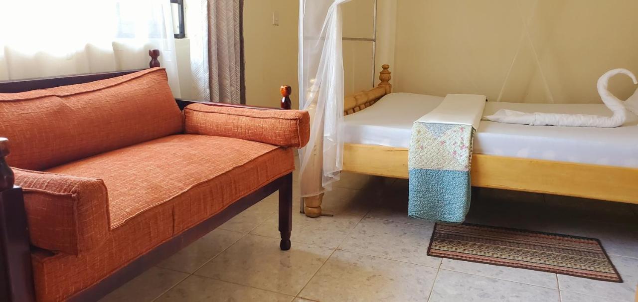 La Feve Beach Bed And Breakfast Entebbe Exterior foto
