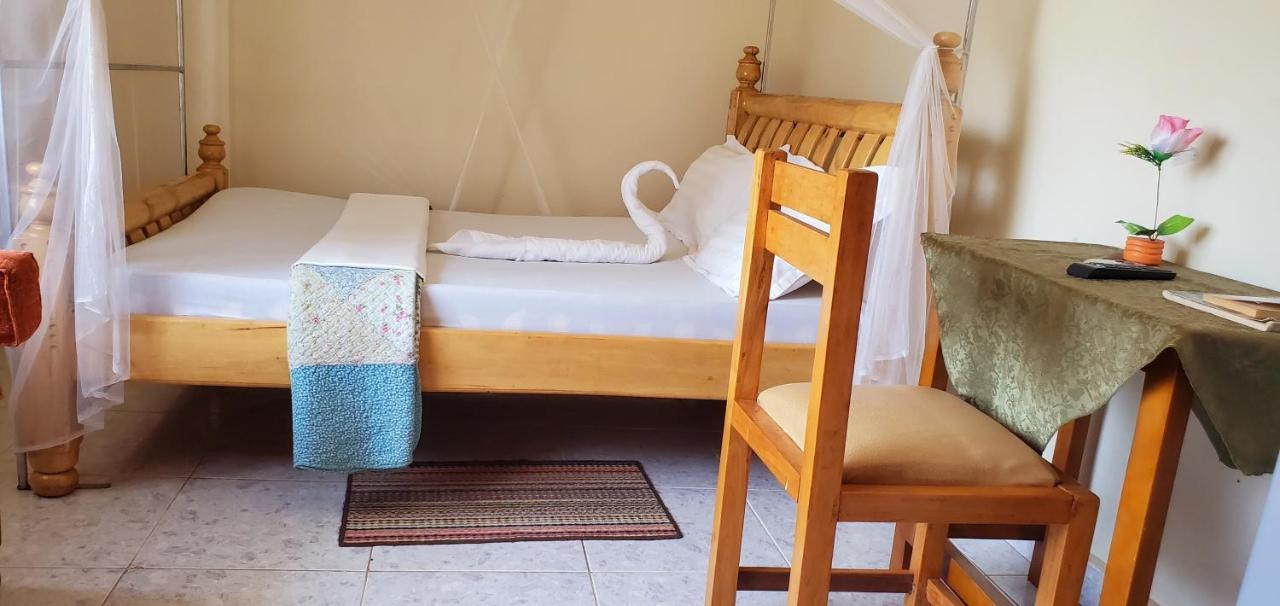 La Feve Beach Bed And Breakfast Entebbe Exterior foto