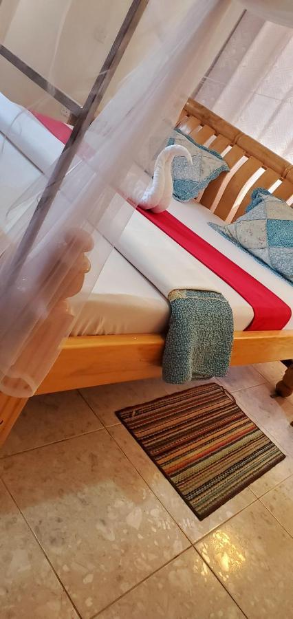 La Feve Beach Bed And Breakfast Entebbe Exterior foto