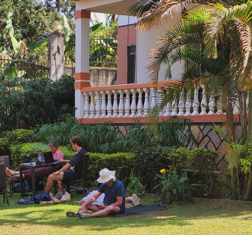 La Feve Beach Bed And Breakfast Entebbe Exterior foto